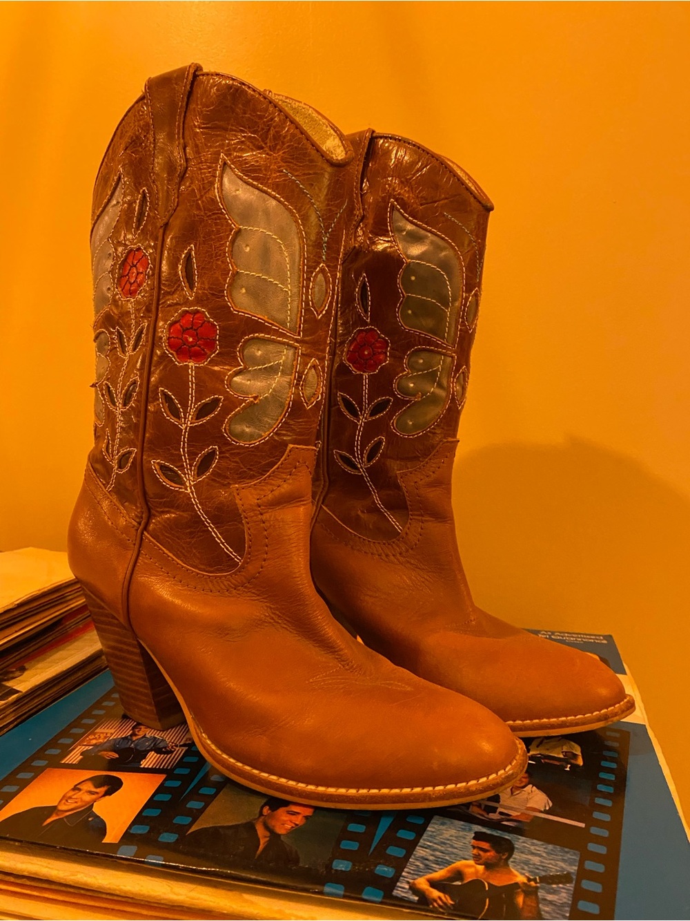 🦋 Brown Embroidered Western Boots - Floral Accent leather upper 🦋